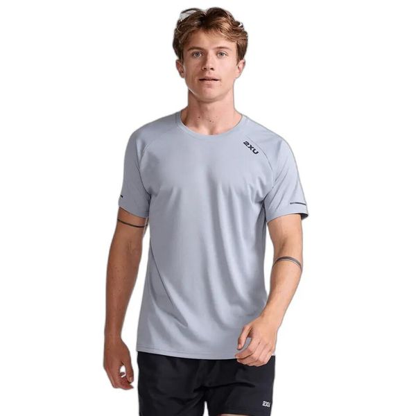 Koszulka 2XU Aero. Szare koszulki sportowe męskie 2XU, l, bez wzorów, ze skóry, bez kołnierzyka, bez ramiączek, do biegania. Za 239.00 zł.