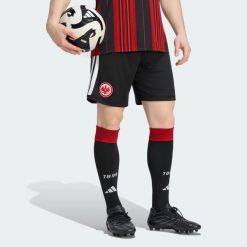 Spodenki Eintracht Frankfurt 26/27 Home. Czarne krótkie spodenki sportowe męskie Adidas, m, z aplikacjami, z materiału, do piłki nożnej, climacool (adidas). Za 199.00 zł.