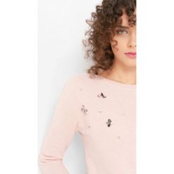 Koszulka z kryształkami. Brązowe t-shirty damskie Orsay, z aplikacjami, z bawełny, dekolt w kształcie v. Za 69.99 zł.