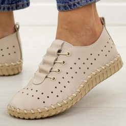 Beżowe ażurowane skórzane półbuty damskie T.Sokolski w26-02. Brązowe półbuty damskie Sokolski, na jesień, bez wzorów, z jeansu, klasyczne, bez obcasa, na płaskiej podeszwie, bez zapięcia. Za 259.00 zł.