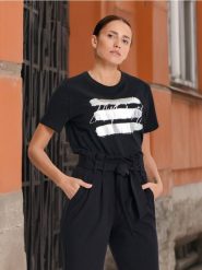 Koszulka z nadrukiem - czarny. Czarne t-shirty damskie Sinsay, l, bez wzorów, z bawełny, bez kołnierzyka. Za 25.99 zł.