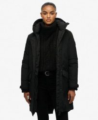 Parka ocieplana w stylu ogona ryby dla miasta. Czarne parki damskie Superdry., s, bez wzorów, klasyczne, bez kaptura. Za 704.50 zł.