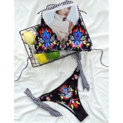 Bikini z kwiatowym wzorem i regulowanymi paskami na plażę Breanna. Bikini damskie Intica, na lato, m, bez wzorów. Za 139.00 zł.