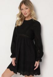 Czarna Sukienka Boho o Rozkloszowanym Kroju z Haftowanymi Zdobieniami Ifflina. Czarne sukienki damskie Born2be, na co dzień, l, z aplikacjami, z materiału, boho, bez kołnierzyka, bez ramiączek, mini, rozkloszowane. Za 119.99 zł.