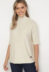 Jasnobeżowa Bluzka z Golfem i Ozdobnymi Guziczkami Ciarosea. Brązowe bluzki damskie Born2be, xl, bez wzorów, z materiału, klasyczne, bez kołnierzyka, bez ramiączek. Za 54.99 zł.