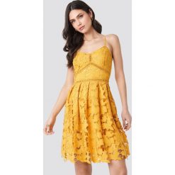 NA-KD Boho Koronkowa sukienka na ramiączkach - Yellow. Sukienki damskie marki NA-KD Boho. Za 242.95 zł.