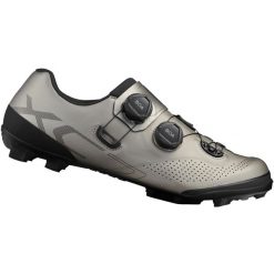 Buty rowerowe MTB XC702, srebrne. Szare buty sportowe męskie Shimano, z gumy, bez zapięcia, rowerowe. W wyprzedaży za 687.65 zł.