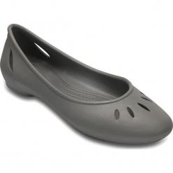 Baleriny "Kelli Flat" w kolorze szarym. Szare baleriny damskie marki Crocs. W wyprzedaży za 77.95 zł.