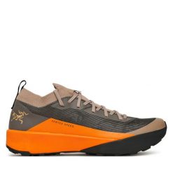 Buty do biegania Arc'teryx. Brązowe buty sportowe męskie Arc'teryx, bez zapięcia, do biegania. Za 609.99 zł.