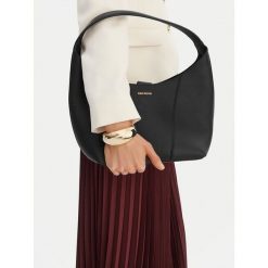 Torebka GINO ROSSI. Czarne torebki do ręki damskie Gino Rossi, bez wzorów, klasyczne, bez dodatków. Za 469.99 zł.