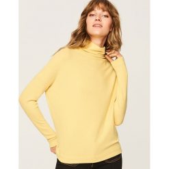 Sweter z szeroką stójką - Zielony. Swetry damskie marki bonprix. Za 59.99 zł.