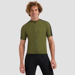 Koszulka rowerowa męska Rogelli Explore. Zielone koszulki sportowe męskie Rogelli, l, bez wzorów, bez kołnierzyka, bez ramiączek, rowerowe. Za 189.99 zł.