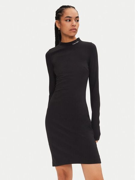 Calvin Klein Jeans Sukienka codzienna J20J225395 Czarny Slim Fit. Czarne sukienki damskie Calvin Klein Jeans, na co dzień, s, bez wzorów, z jeansu, bez kołnierzyka, bez ramiączek, proste. Za 209.99 zł.