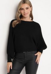 Czarny Sweter z Wiskozą Typu Nietoperz Sallindria. Czarne swetry damskie Born2be, m, bez wzorów, z jeansu, eleganckie, bez kołnierzyka, bez ramiączek, długie, bez kaptura. Za 64.99 zł.