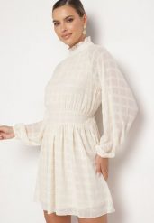 Jasnobeżowa Połyskująca Sukienka o Rozkloszowanym Kroju ze Stójką i Elastyczną Gumką w Pasie Venaraelle. Brązowe sukienki damskie Born2be, l, z aplikacjami, klasyczne, bez kołnierzyka, bez ramiączek, mini, dopasowane. Za 89.99 zł.