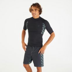 Top UV surfingowy męski Olaian Toaw UPF50+. Czarne koszulki sportowe męskie OLAIAN, m, bez wzorów, z elastanu, bez kołnierzyka, bez ramiączek. Za 59.99 zł.