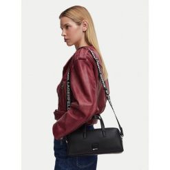 Torebka Karl Lagerfeld Jeans. Czarne torebki do ręki damskie Karl Lagerfeld Jeans, bez wzorów, z jeansu, klasyczne, bez dodatków. Za 649.99 zł.