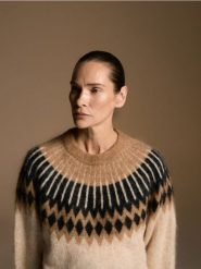 Sweter z moherem i wełną - wielobarwny. Swetry damskie Reserved, l, bez wzorów, z dzianiny, bez kołnierzyka, bez ramiączek, bez kaptura. Za 299.99 zł.