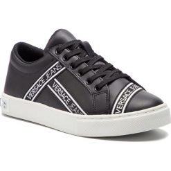 Sneakersy VERSACE JEANS - E0VTBSF5 70912 899. Czarne półbuty damskie Versace Jeans, bez wzorów, z jeansu, bez obcasa, na płaskiej podeszwie, bez zapięcia. W wyprzedaży za 429.00 zł.