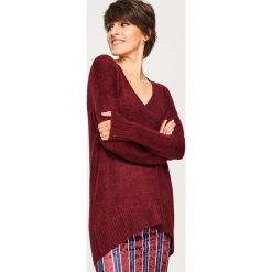 Sweter z dekoltem w serek - Bordowy. Czerwone swetry damskie Reserved, l, bez wzorów, bez kołnierzyka, bez ramiączek, bez kaptura. Za 59.99 zł.