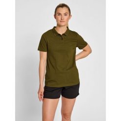 Damska koszulka polo Hummel Red Classic. Zielone koszulki sportowe damskie Hummel, m, bez wzorów, z tkaniny, bez kołnierzyka, bez ramiączek, do piłki nożnej. Za 127.50 zł.