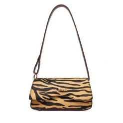 Torebka Guess. Torebki do ręki damskie Guess, z aplikacjami, klasyczne, bez dodatków. Za 539.99 zł.