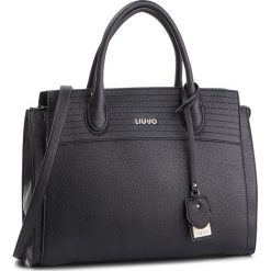 Torebka LIU JO - L Satchel N19042 E0027 Nero 22222. Czarne torebki do ręki damskie Liu Jo, bez wzorów, ze skóry ekologicznej, bez dodatków. W wyprzedaży za 339.00 zł.