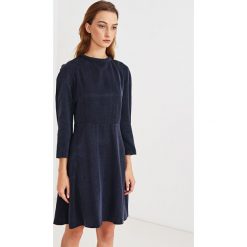 Simple - Sukienka. Szare sukienki damskie Simple, z tkaniny, eleganckie. W wyprzedaży za 199.90 zł.