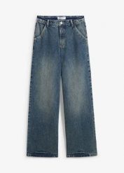 Dżinsy wide leg z wysokim stanem o niskiej elastyczności. Niebieskie jeansy damskie bonprix, z podwyższonym stanem. Za 149.99 zł.