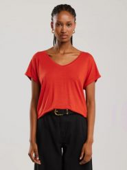 Koszulka damska o luźnym kroju czerwona Valeria 704. Czerwone t-shirty damskie Big Star, l, bez wzorów, z dzianiny, retro, bez kołnierzyka. W wyprzedaży za 39.99 zł.