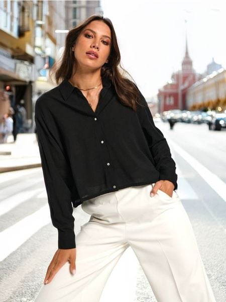 Koszula - czarny. Czarne koszule damskie Sinsay, l, bez wzorów, ze skóry, bez kołnierzyka, bez ramiączek. Za 49.99 zł.