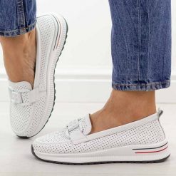 Białe ażurowane skórzane półbuty damskie T.Sokolski w26-604. Białe półbuty damskie Sokolski, na jesień, w ażurowe wzory, z jeansu, eleganckie, z okrągłym noskiem, bez obcasa, na płaskiej podeszwie, bez zapięcia. Za 199.00 zł.