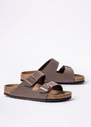 Klapki damskie brązowe Birkenstock Arizona BS Nubuk Mocca. Brązowe klapki damskie Birkenstock, bez wzorów, z materiału, eleganckie, bez obcasa. Za 339.99 zł.