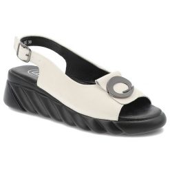 Sandały damskie Filippo, na platformie skórzane z ozdobą ze sprzączką, beżowe, DS7011-25-BE. Brązowe sandały damskie Filippo, z aplikacjami, ze skóry, bez obcasa, na platformie, bez zapięcia. Za 139.00 zł.