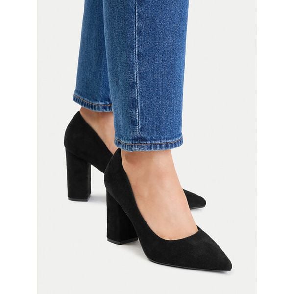 Czółenka JENNY. Czarne czółenka damskie Jenny, bez wzorów, bez obcasa, bez zapięcia. Za 139.99 zł.