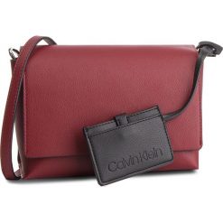 Torebka CALVIN KLEIN - Tack Med Flap Crosbody K60K604818 242. Czerwone listonoszki damskie Calvin Klein, ze skóry ekologicznej. Za 399.00 zł.