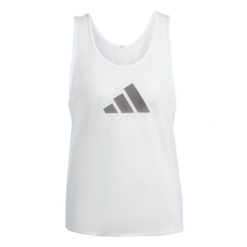 Śliniak treningowy adidas BIB24. Białe śliniaki dla dzieci Adidas, bez wzorów, z materiału. Za 39.90 zł.