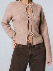 Wiązany kardigan z domieszką wełny - brązowy. Brązowe kardigany damskie Sinsay, l, bez wzorów, z wełny. Za 59.99 zł.
