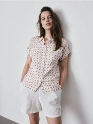 Koszula z wiskozy - wielobarwny. Koszule damskie Reserved, bez wzorów, z wiskozy, bez kołnierzyka, bez ramiączek. W wyprzedaży za 19.99 zł.