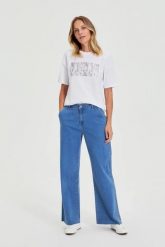 Jeansy z szerokimi nogawkami niebieskie. Niebieskie jeansy damskie MOODO. Za 139.99 zł.