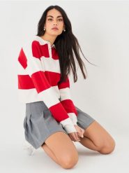 Sweter z kołnierzykiem - czerwony. Czerwone swetry damskie Sinsay, l, bez wzorów, bez kołnierzyka, bez ramiączek, długie, bez kaptura. W wyprzedaży za 22.99 zł.