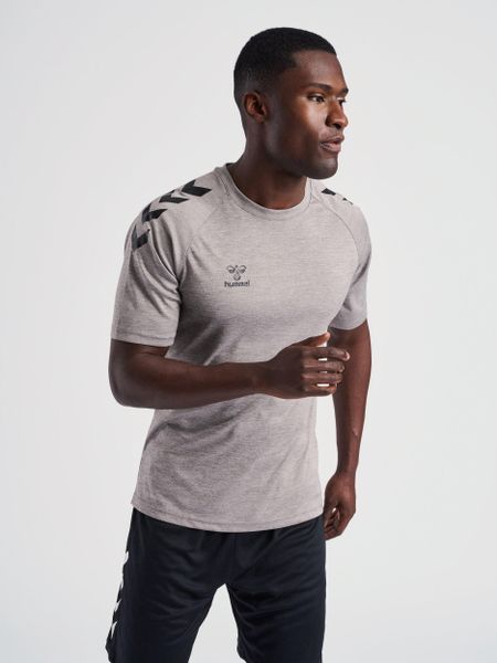 Koszulka sportowa męska Hummel Core XK Poly T-Shirt S/S. Szare koszulki sportowe męskie Hummel, m, bez wzorów, z materiału, bez kołnierzyka, bez ramiączek, do piłki ręcznej. Za 77.00 zł.
