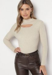 Beżowy Prążkowany Golf z Wycięciem Przy Dekolcie z Cyrkoniami Wokół Merithias. Brązowe swetry damskie Born2be, z aplikacjami, z bawełny, eleganckie, bez kołnierzyka, bez ramiączek, bez kaptura. Za 49.99 zł.