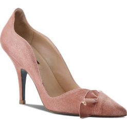 Szpilki PATRIZIA PEPE - 8V0254/A4E1-R612 Dark Cloud Rose. Czerwone półbuty damskie Patrizia Pepe, z aplikacjami, ze skóry, eleganckie, bez obcasa, na obcasie, bez zapięcia. W wyprzedaży za 639.00 zł.