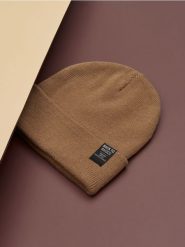 Czapka beanie - beżowy. Brązowe czapki i kapelusze damskie Sinsay, bez wzorów. Za 19.99 zł.