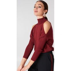 Trendyol Sweter z odkrytymi ramionami - Red. Swetry damskie marki Trendyol. W wyprzedaży za 40.47 zł.