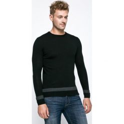 Guess Jeans - Sweter Carry. Swetry przez głowę męskie marki Guess Jeans. W wyprzedaży za 199.90 zł.