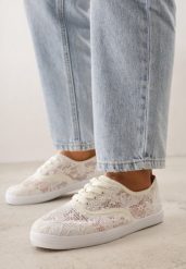 Beżowe Tenisówki Ozdobione Koronką Tarinela. Brązowe trampki i tenisówki damskie Born2be, z aplikacjami, z jeansu, bez zapięcia. Za 49.99 zł.