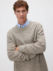Sweter z domieszką wełny - beżowy. Brązowe swetry przez głowę męskie Reserved, l, bez wzorów, z dzianiny, bez kołnierzyka. Za 139.99 zł.