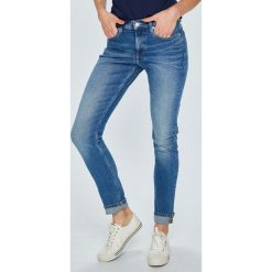 Calvin Klein Jeans - Jeansy Modern Classics. Jeansy damskie marki Calvin Klein Jeans. W wyprzedaży za 439.90 zł.